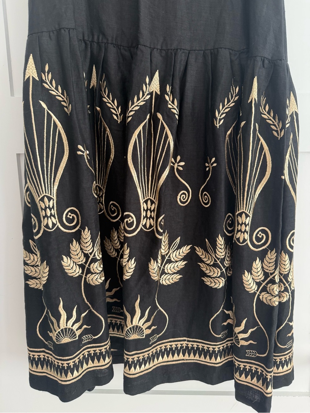 High waist skirt with embroidery Black - Gold.  Size Small - Picture 5 of 12